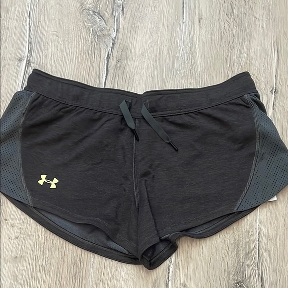 Under Armour Gray Athletic Shorts with Elastic Waistband and Breathable Fabric - Picture 1 of 9